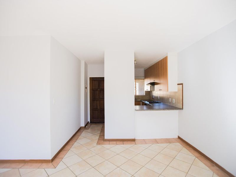 Exclusive Mandate | 2 Bed and 1 Full Bath ,Paarlberg Estate, Equestria - Photo 4