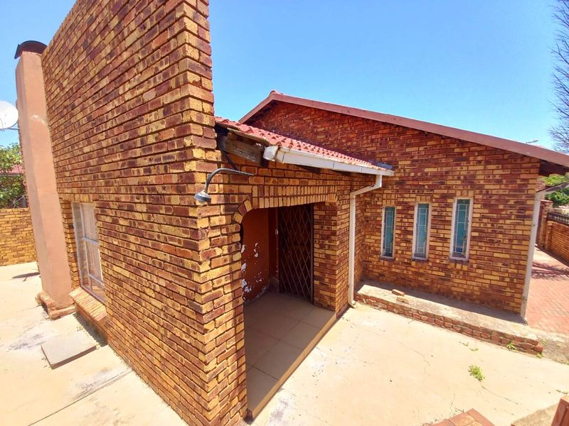 Three bedrooms house for sale in Atteridgeville - Photo 3