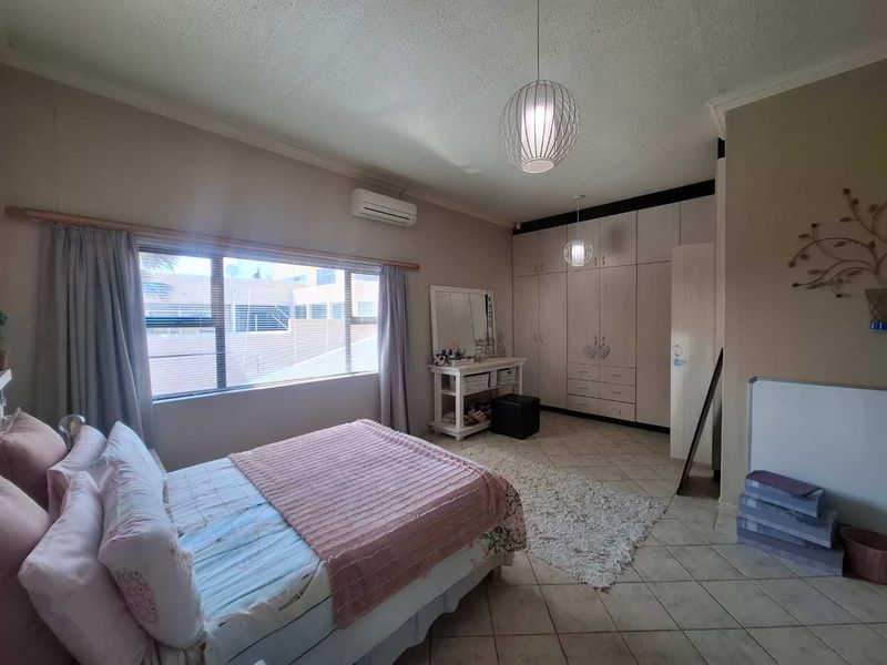 Luxurious, Secure Family Oasis with Stunning Views - Photo 9