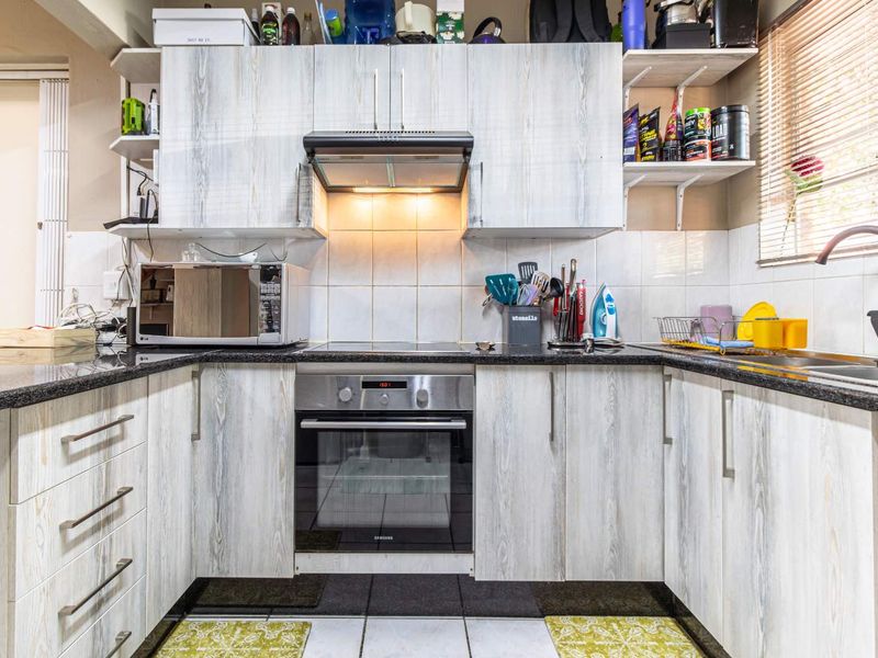 Perfect Lock-up and Go property - Photo 10