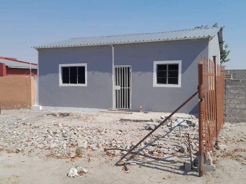 2 Bedroom House On Sale - Photo 2