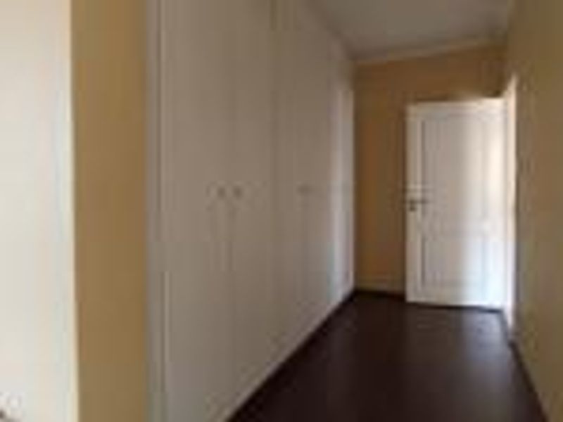 **Charming 2-Bedroom Apartment for Sale in Mondeor** - Photo 9