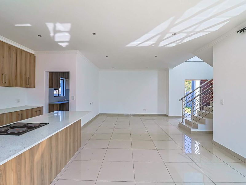 Elegant Home in Sought-After Melodie Estate. - Photo 9