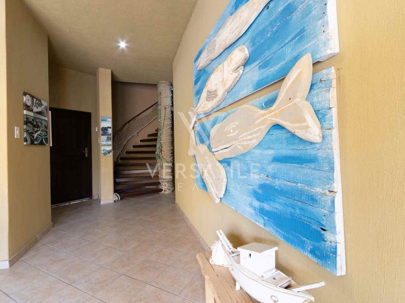 House For Sale in Long Beach. - Photo 3