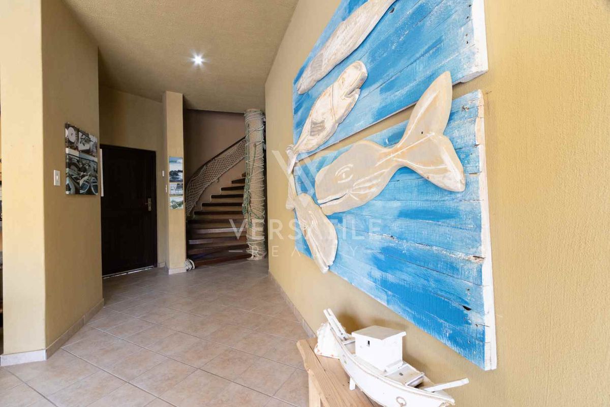 House For Sale in Long Beach. - Photo 3