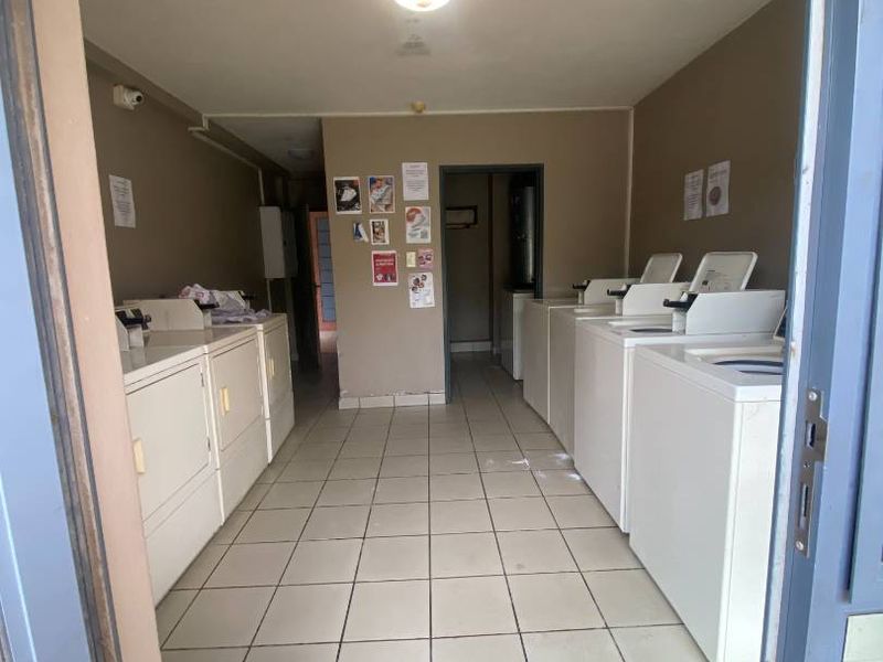 Bachelor Apartment in Ruimsig - Great Investment! - Photo 9