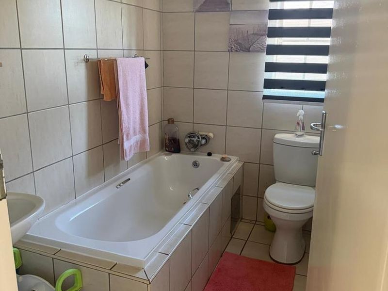 3 Bedroom House in Clayville -Midrand Village Estate - Photo 9