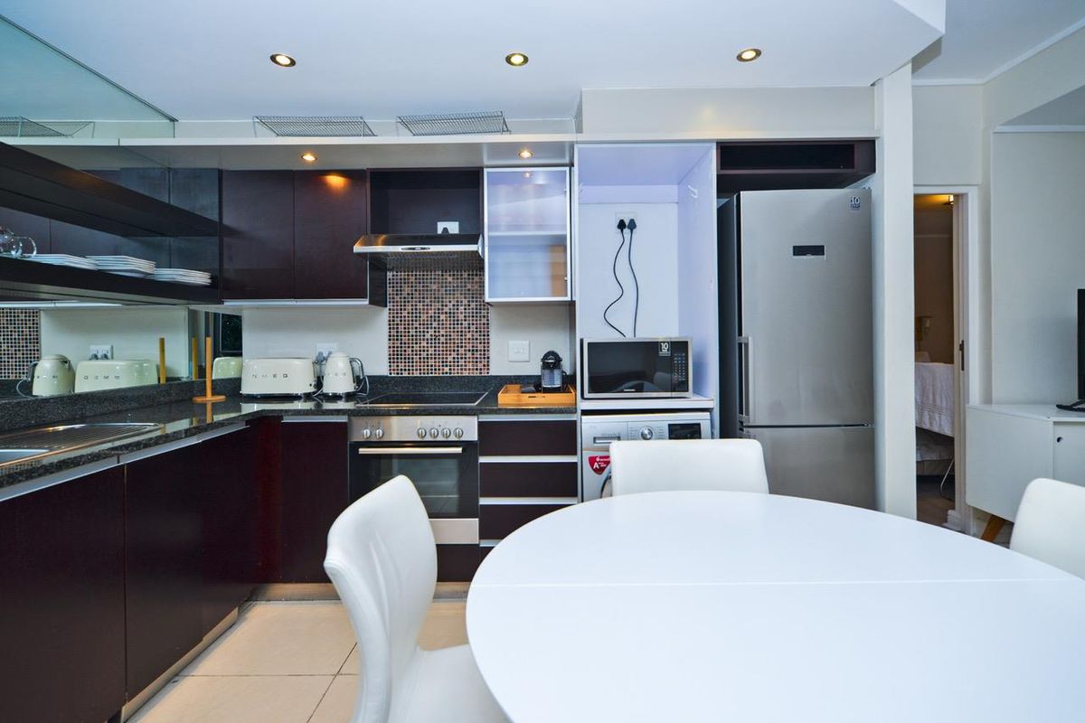 Stylishly furnished 2 bedroom apartment - Photo 3