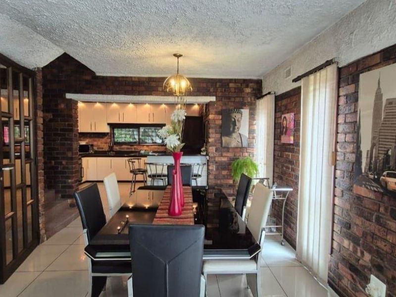 4 Bedroom House for Sale in Moorton Chatsworth. - Photo 7