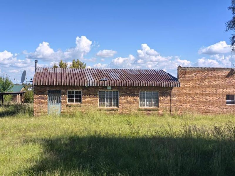 An excellent investment opportunity to transform this spacious 3-bedroom home into your ideal property. - Photo 3