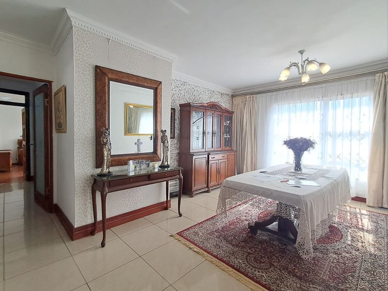 4 Bedroom House for Sale in Brackendowns - Photo 4