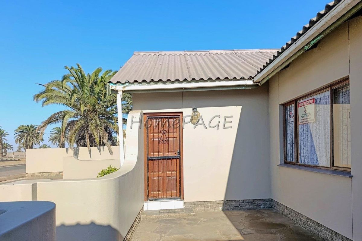 Hermes, Walvis Bay:  Neat 4 bedr home with 1 bedr flat is for sale - Photo 2