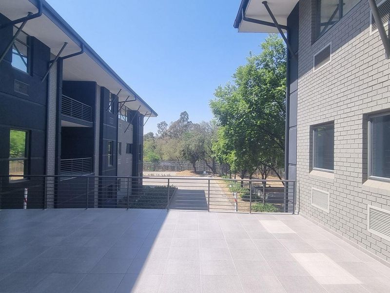 3 949m2 Waterfall Midrand Office Block For Sale - Photo 5