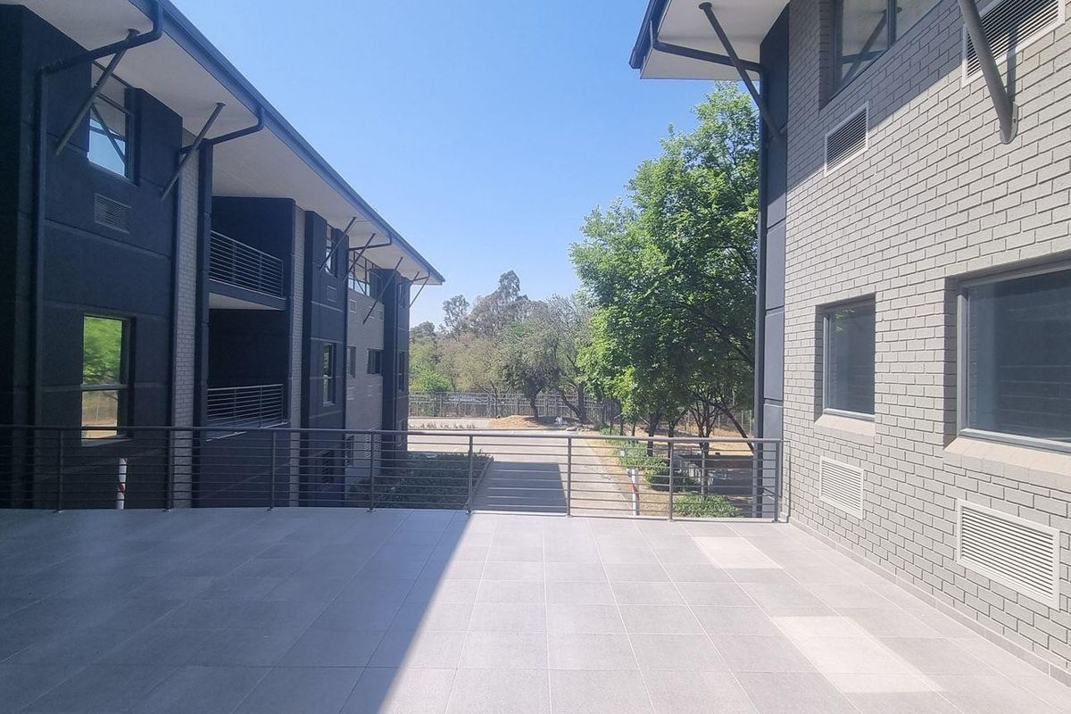 3 949m2 Waterfall Midrand Office Block For Sale - Photo 5