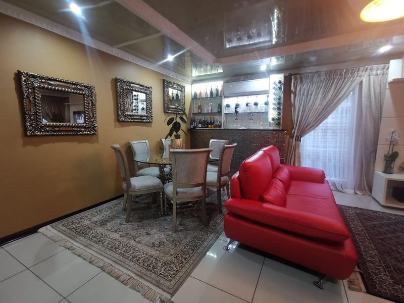 This beautiful modern finished property is  situated in the quiet street of Arboretum close to all your Amenities - Photo 4