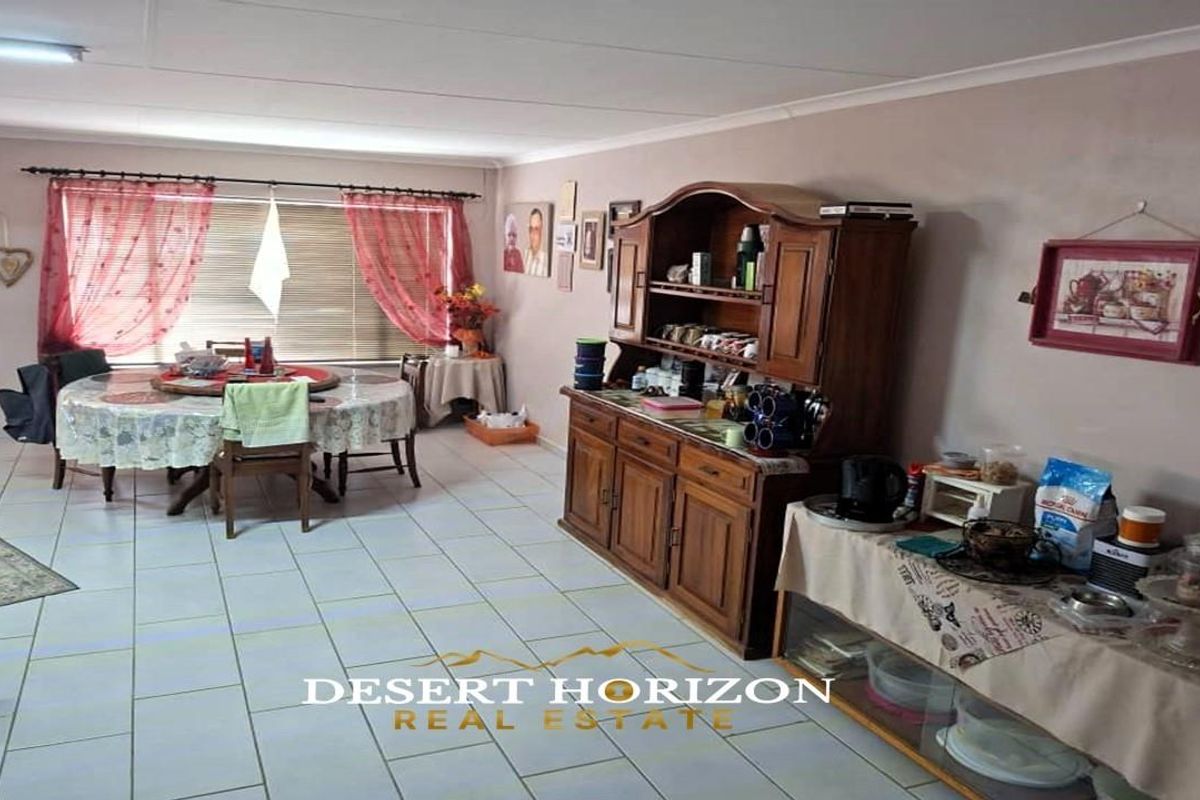 Karas Region, Keetmanshoop | Big Family home with flat for sale - Photo 3