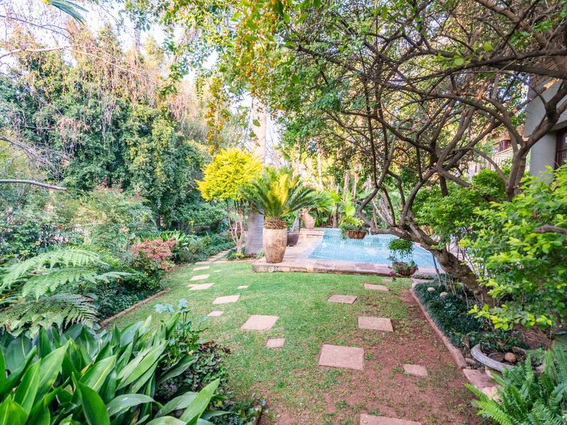 Elegant Family Estate with Exceptional Space and Lifestyle Appeal - Photo 6