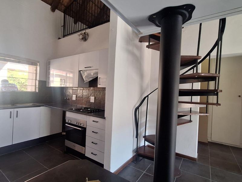 2 Bed 2 Bath apartment with a double volume loft area for sale in Sundowner - Photo 7