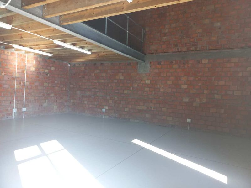 Warehouse in popular area, available immediately! - Photo 9