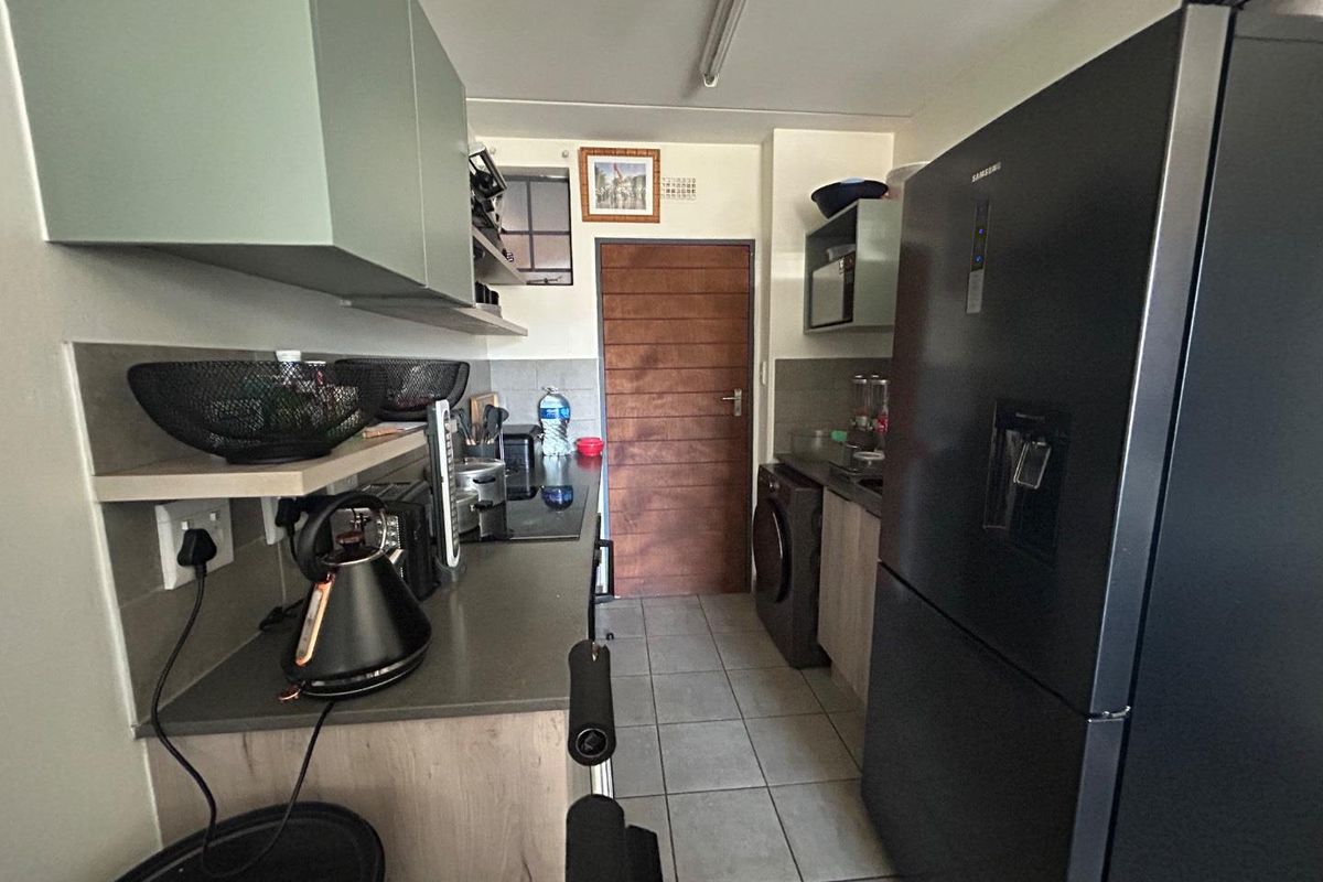 2 Bedroom Apartment in Lotus gardens - Photo 3