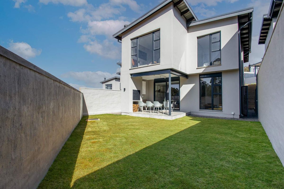 A Rare Final Opportunity - Modern Design, Elevated Views - Photo 2