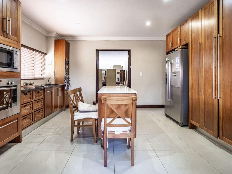 Stunning 4-Bedroom Family Home in Prime Security Estate Location - Photo 6