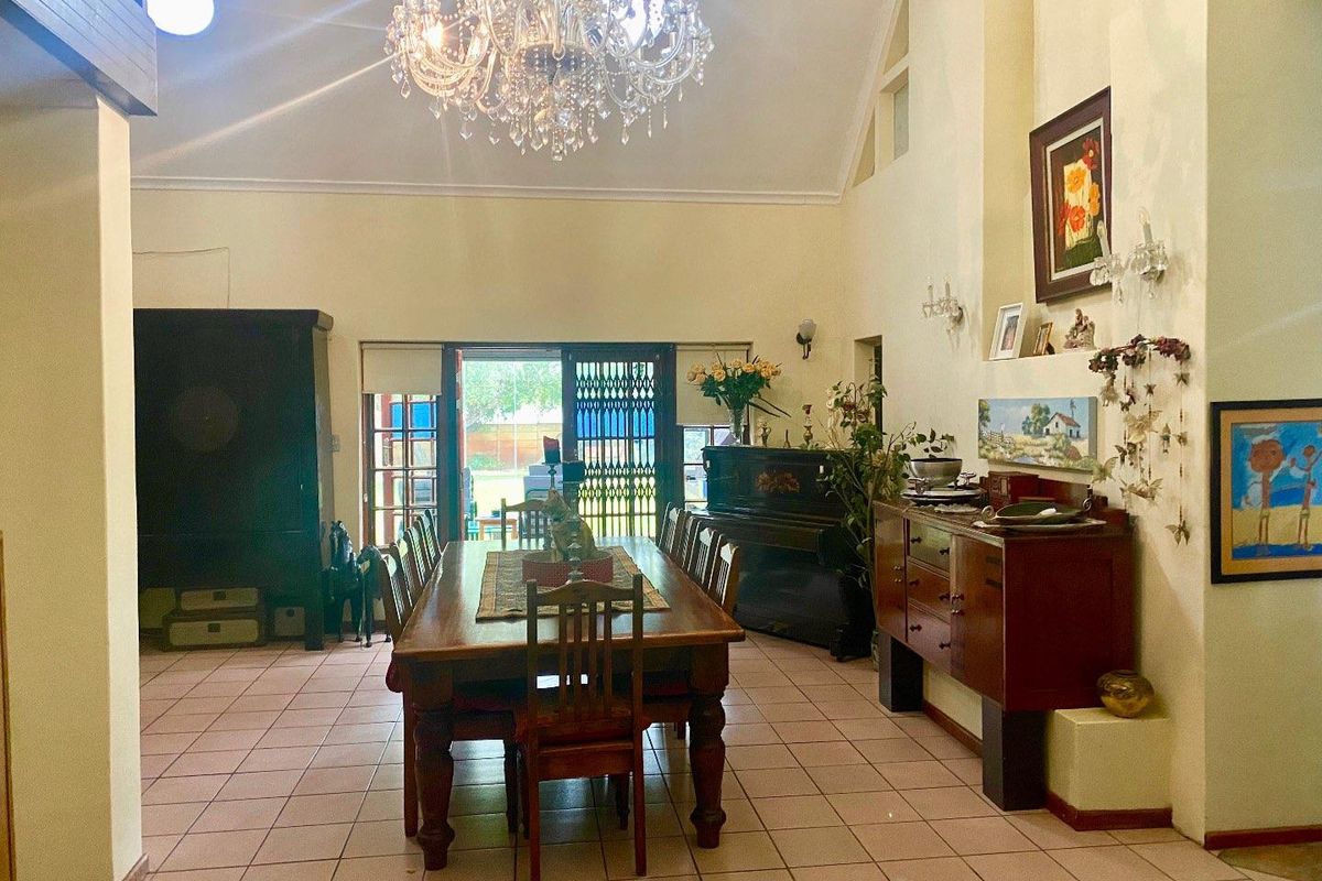 Spacious three-bedroom house on a small holding in Joostenbergvlakte - Photo 2