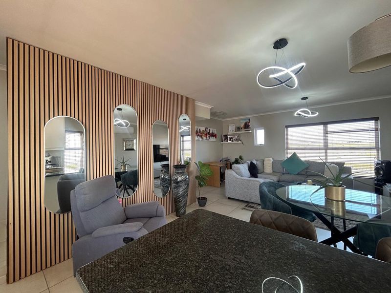 Modern 2-Bedroom Triplex in SOHO, Parklands North - Photo 6
