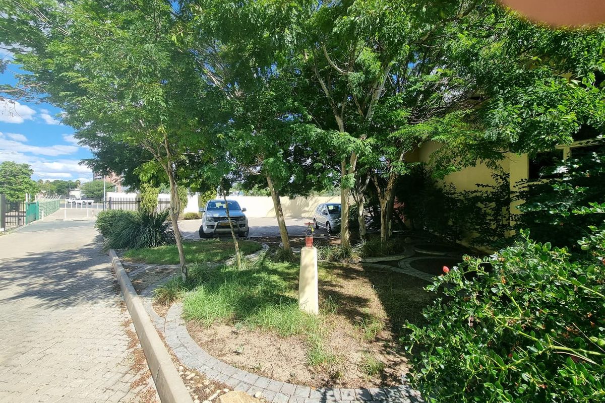 Versatile Industrial Building with corporate identity - Photo 2