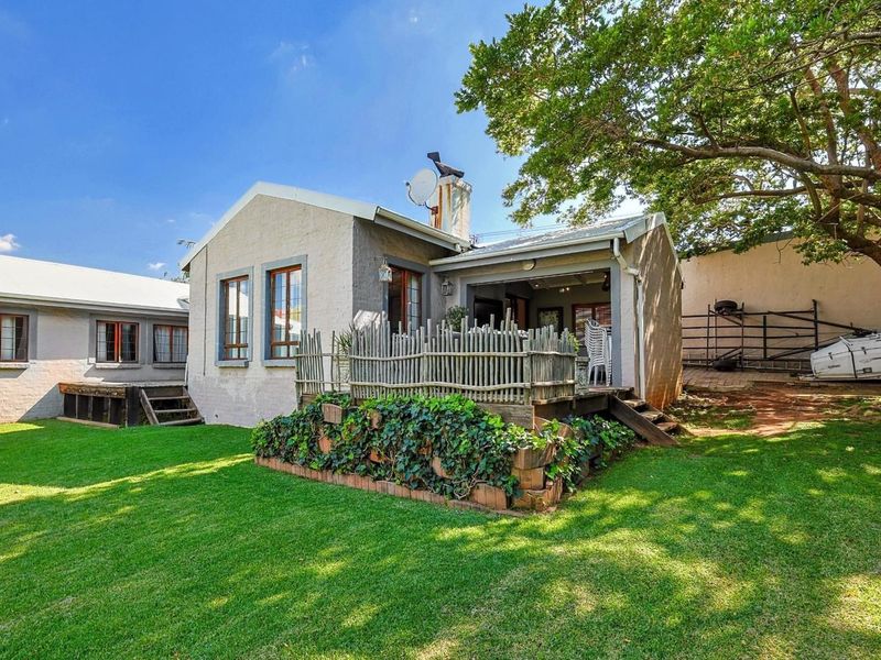 Prime Real Estate: Large Stand, Granny Flat, & Perfect Location - Photo 9