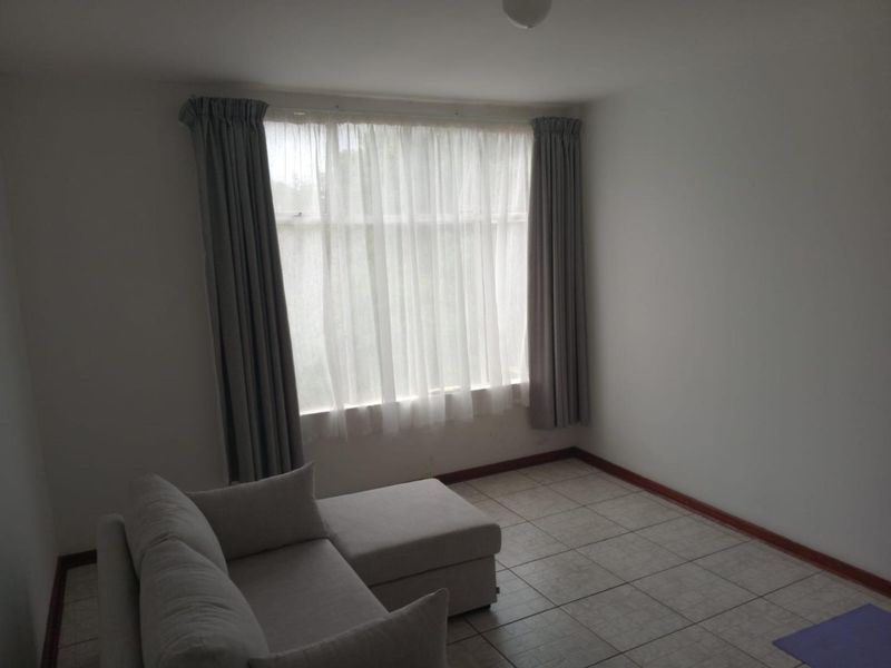 Step into this charming and bright, neat 2-bedroom apartment with great potential, perfectly suited for comfortable living and easy convenience - Photo 5