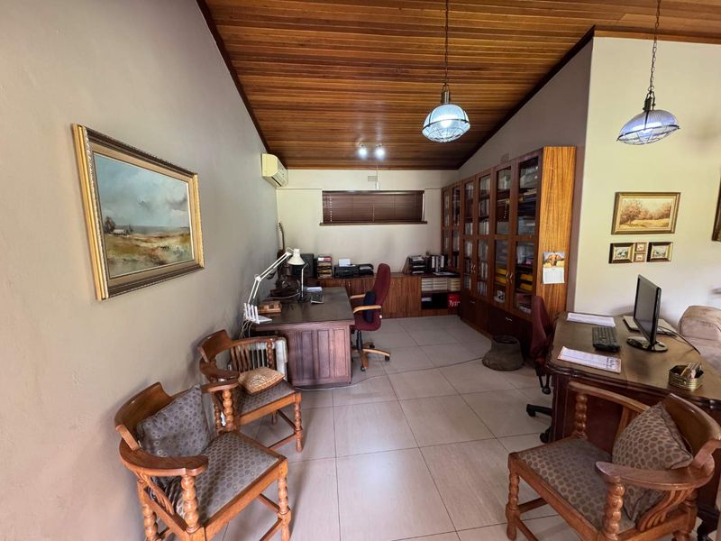 Large Home with flatlets for sale in a boomed off street - Photo 5