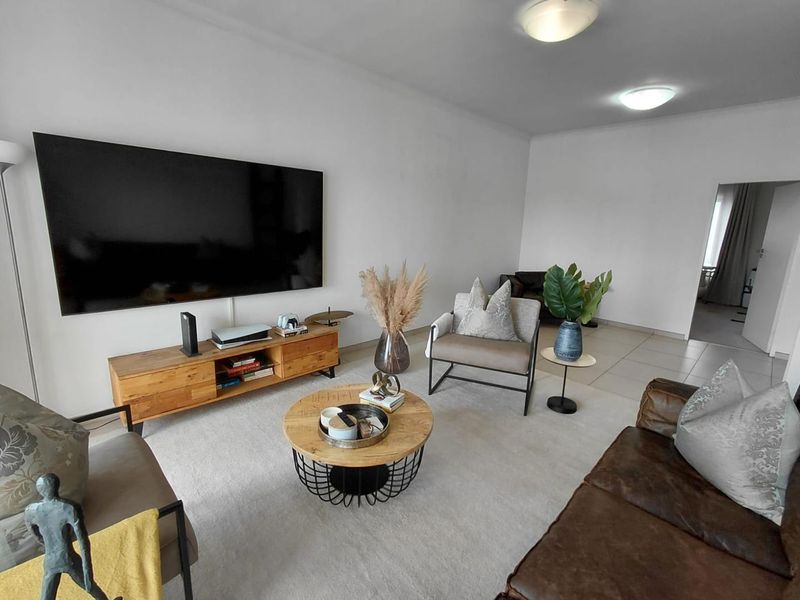Modern 2-bedroom, 1 bathroom Apartment at Kengies Square - Photo 8