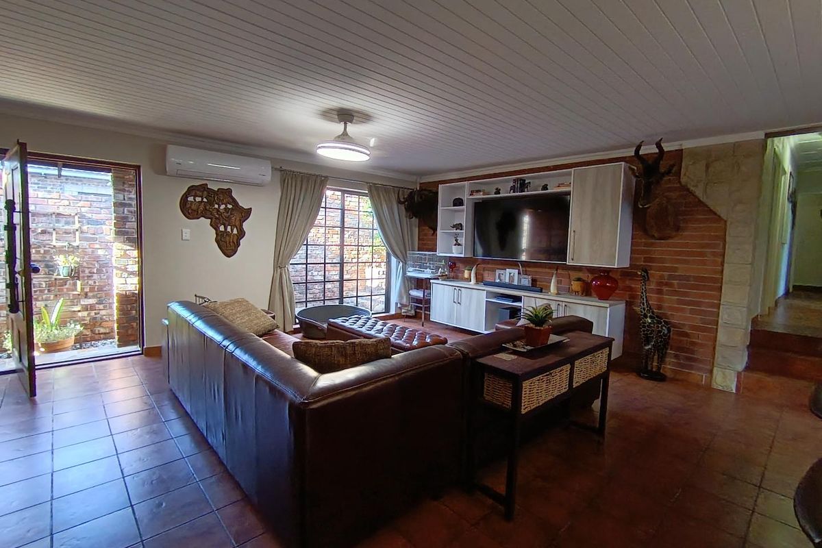 Luxury Dual Living with Exceptional Entertainment Spaces - Photo 2