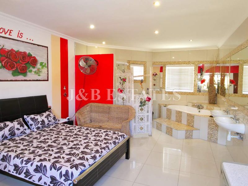 Fully Operational Guesthouse - Photo 5