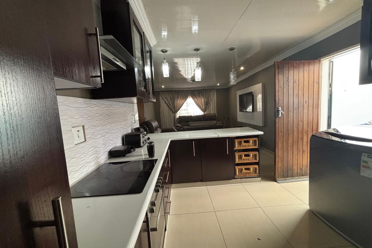 3 Bedroom House for sale in Protea Glen - Photo 5