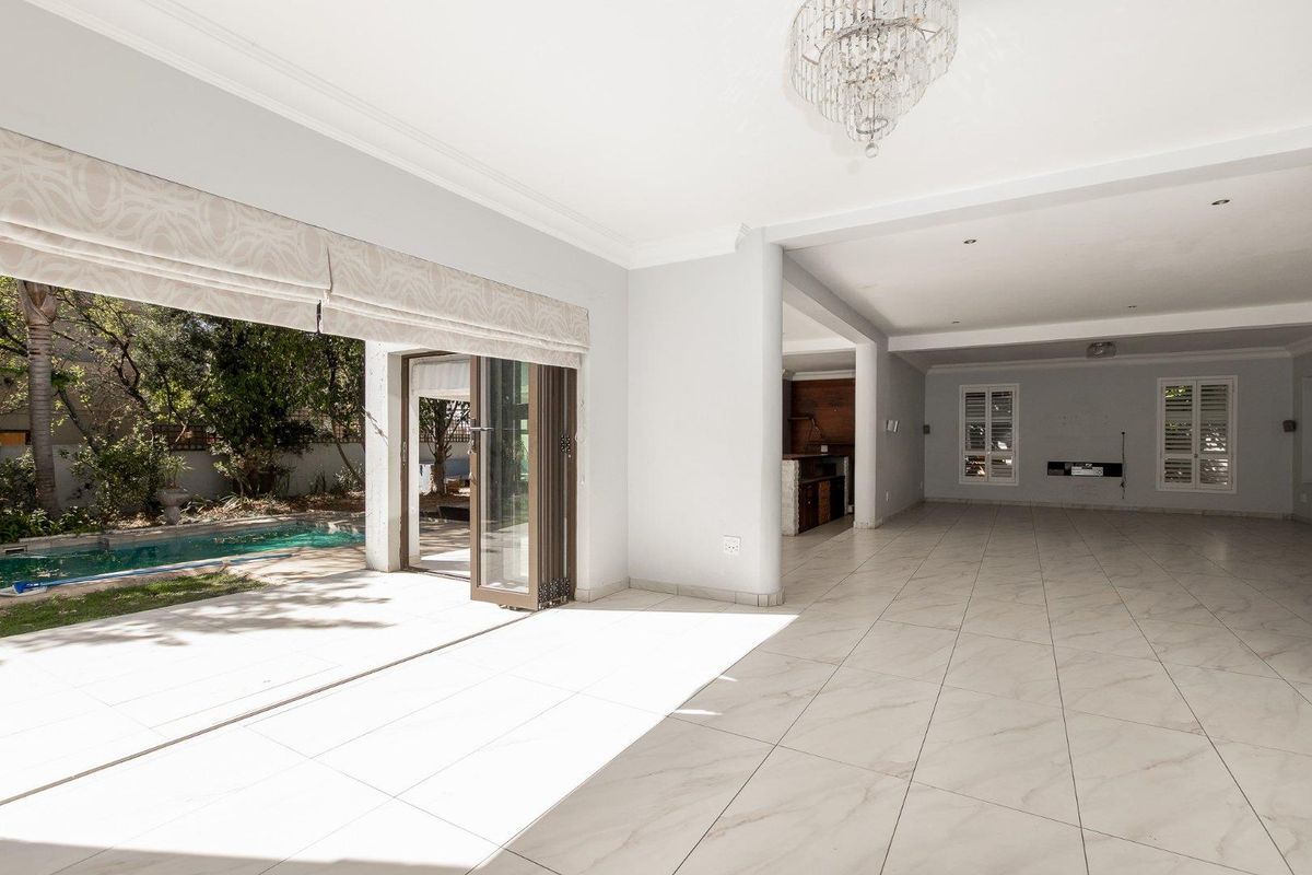 5 Bedroom House for Sale in Dainfern Golf Estate - Photo 3