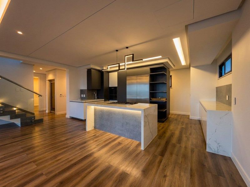 Luxury Apartment Living - Photo 4