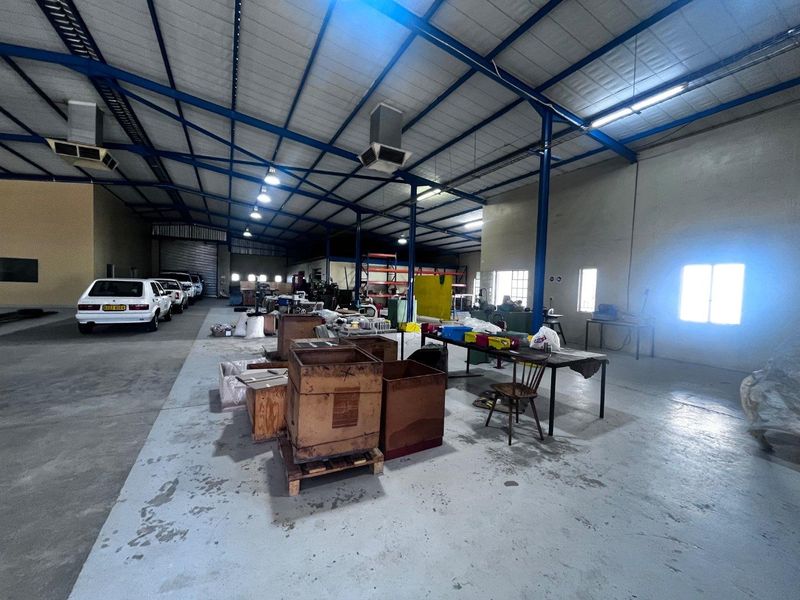 Prime warehouse in Prosperita for sale! - Photo 7