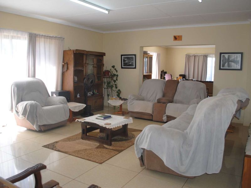 Feast your eyes on this neat and spacious farmhouse featuring modern interior finishes throughout - Photo 7