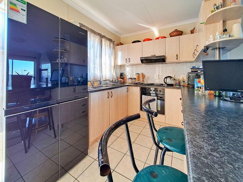 Meersig, Walvis Bay:  2 Bedr Townhouse with large garden is for Sale - Photo 5