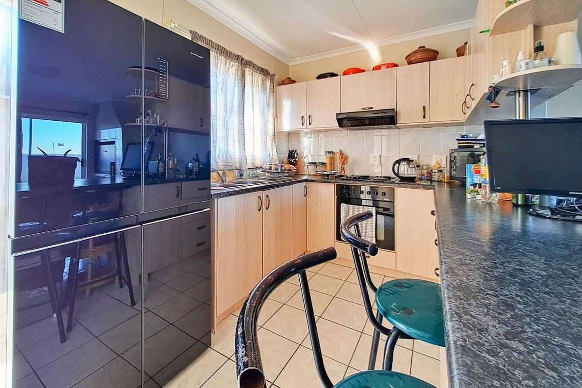 Meersig, Walvis Bay:  2 Bedr Townhouse with large garden is for Sale - Photo 5