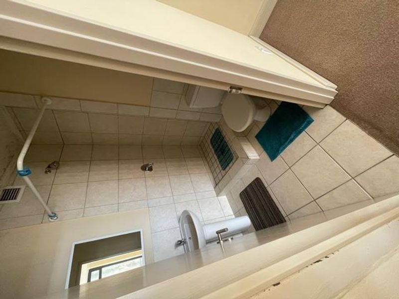 Unfurnished Studio, Wi fi included, pool & gym - Photo 9