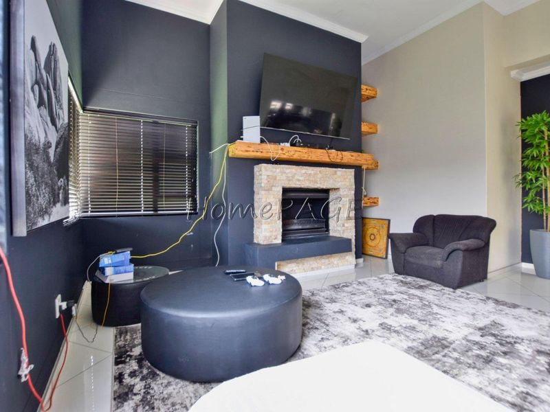 Ext 15, Swakopmund:  Spacious, upmarket, 4 Bedr Double Storey - Photo 8