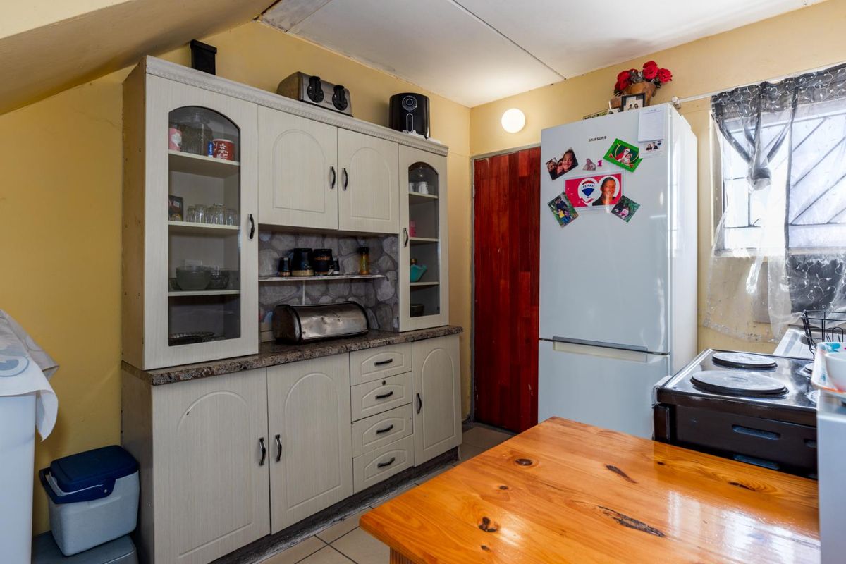 2 Bedroom Property Available in Delft - Photo 5