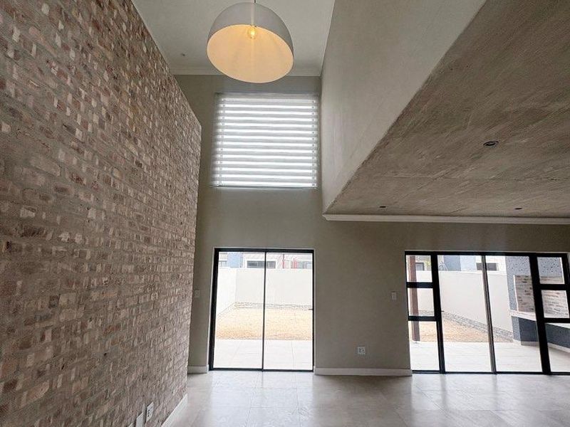 3 Bedrooms Townhouse For Sale in Ocean View - Photo 2