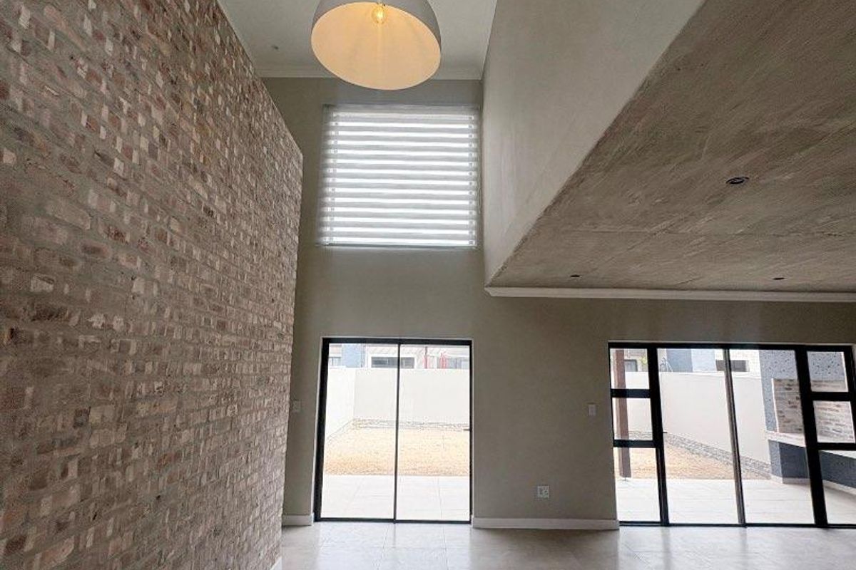 3 Bedrooms Townhouse For Sale in Ocean View - Photo 2