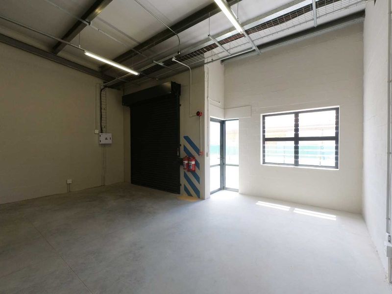 115sqm Warehouse space to let - Montague Gardens - Photo 5