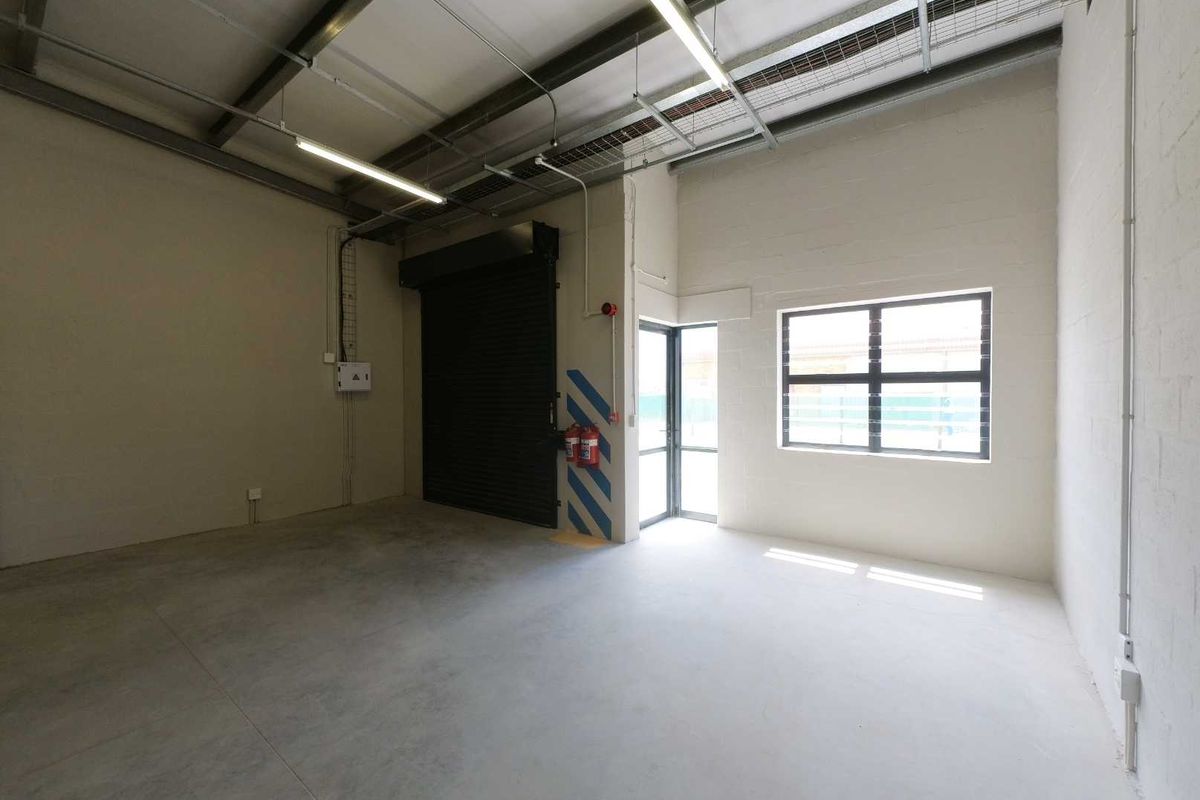 115sqm Warehouse space to let - Montague Gardens - Photo 5