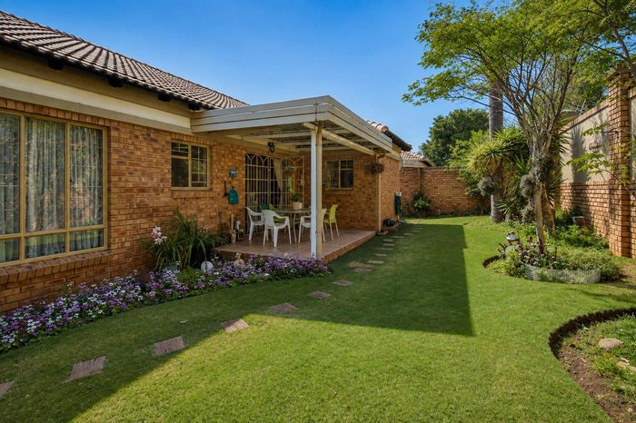 Property #2558467, Townhouse For Sale in Moreleta Park
